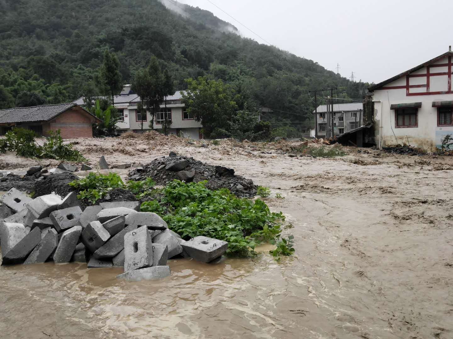 泥石流、山體滑坡等地質(zhì)災(zāi)害時(shí)有發(fā)生